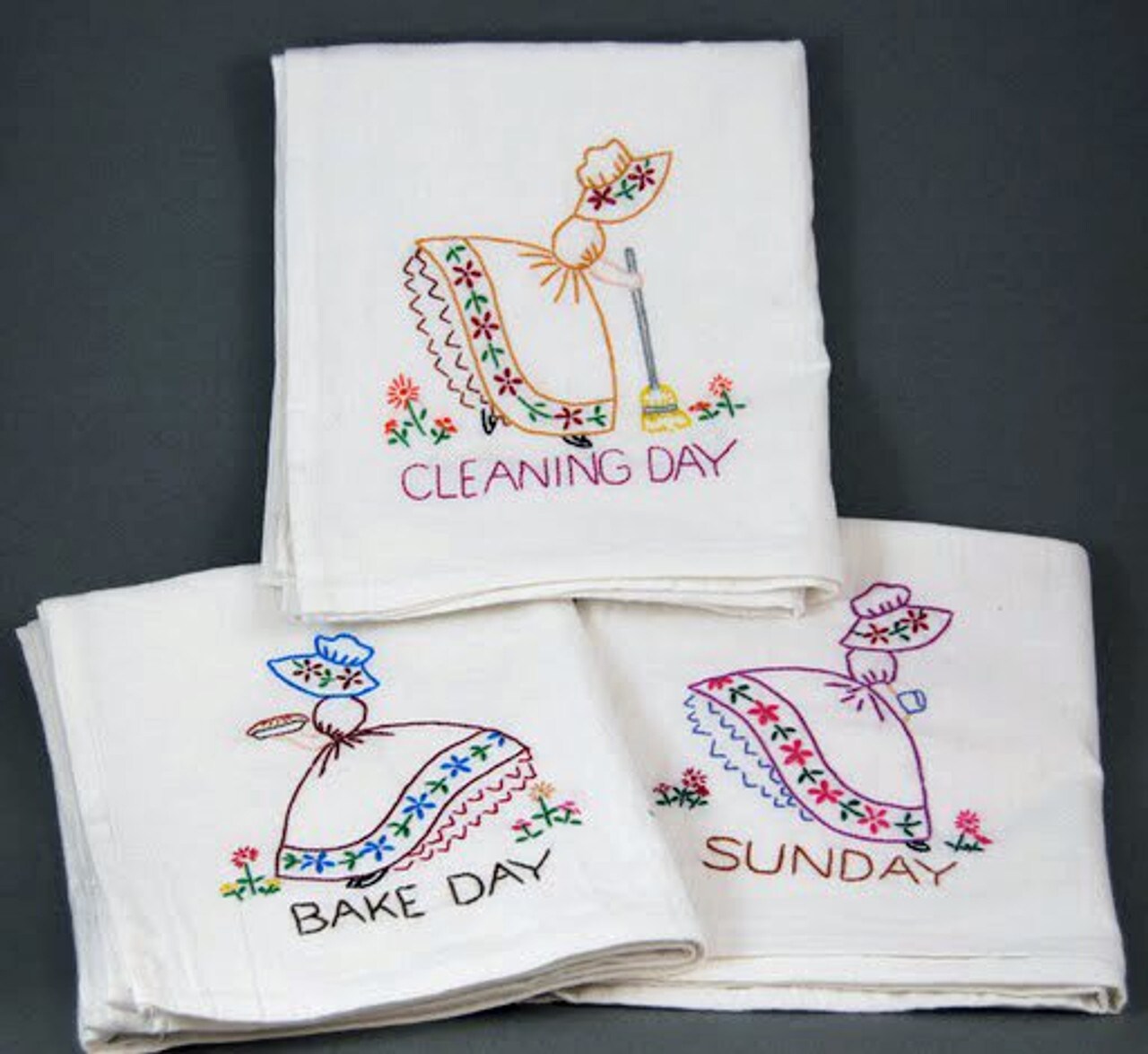Aunt Martha's Colonial Girl 3553 embroidery iron on pattern - Image 2