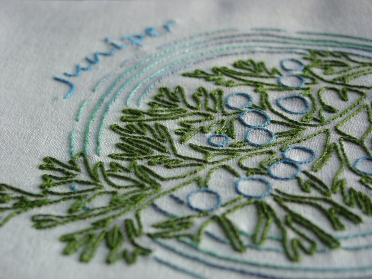 Aunt Martha's Once Upon a Tree 4007 embroidery iron on pattern - Image 3